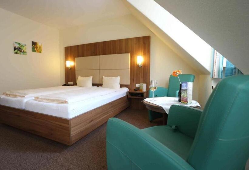 Общежитие Gasthof Hotel Weinbau Zum Goldenen Ochsen