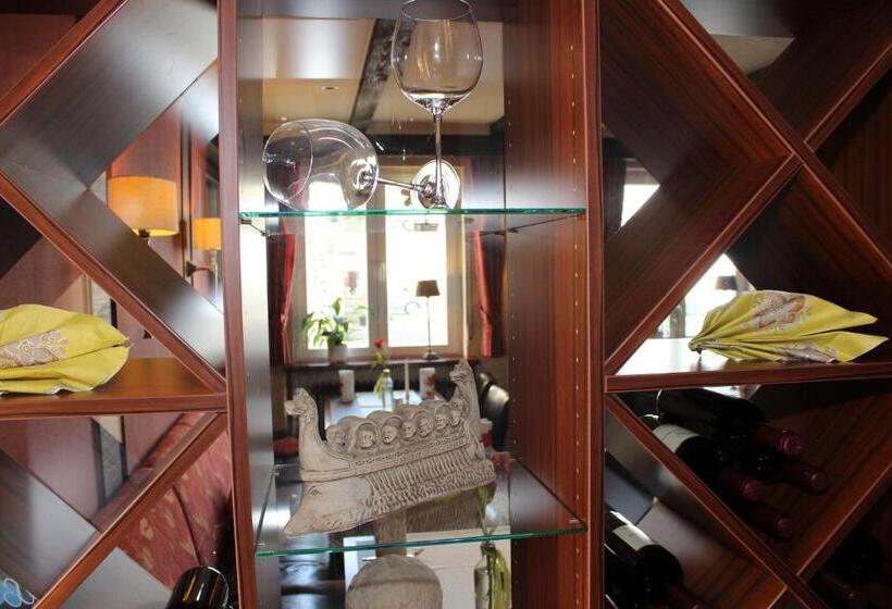 호스텔 Gasthaus Zur Rebe