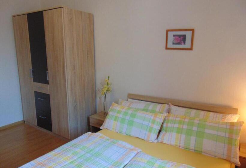 הוסטל Gasthaus Rebstock