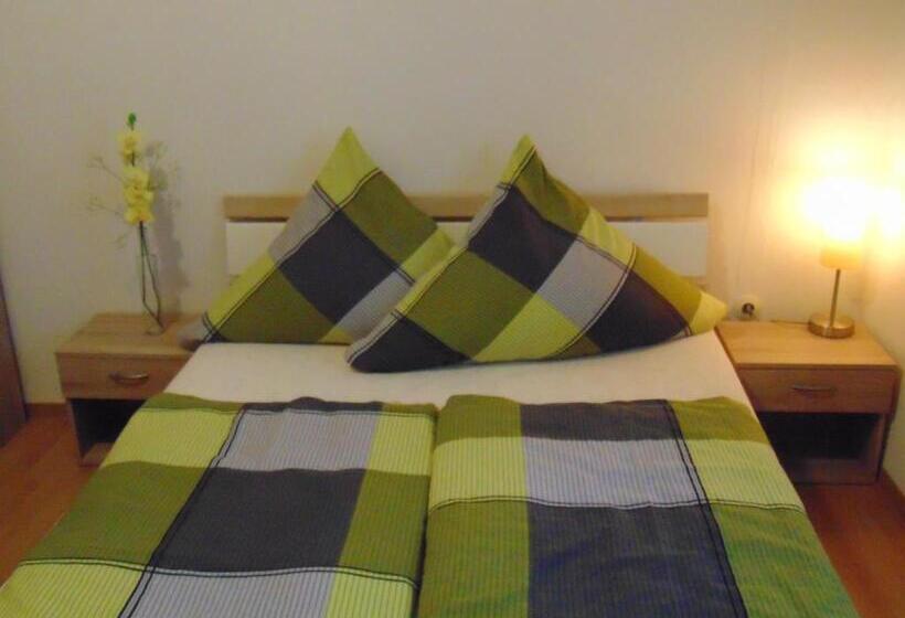 הוסטל Gasthaus Rebstock