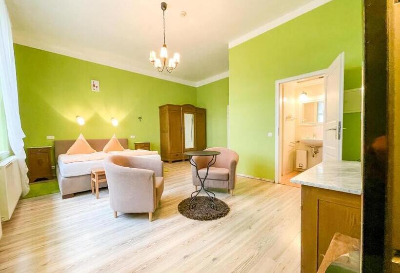 Naumburger Wein & Sekt Manufaktur   Pension 1824