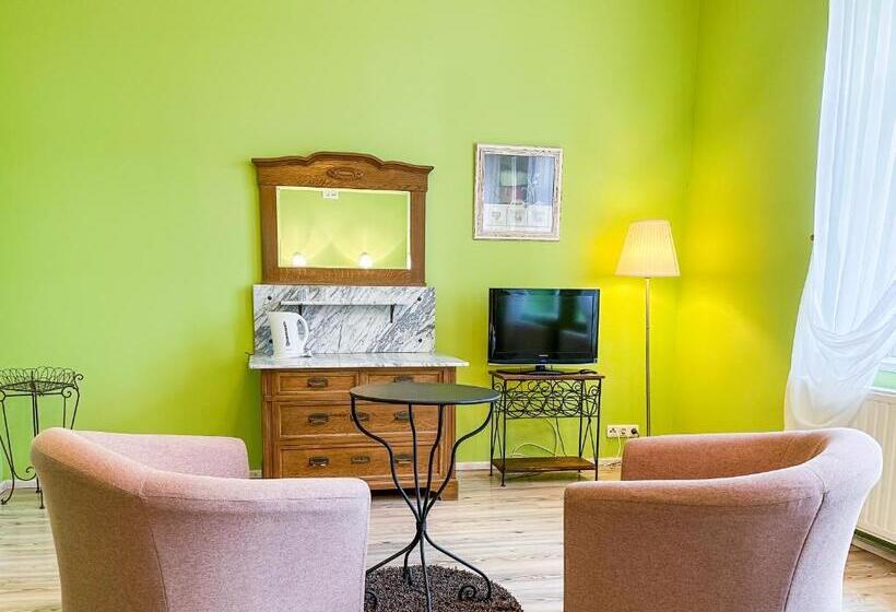 Naumburger Wein & Sekt Manufaktur   Pension 1824