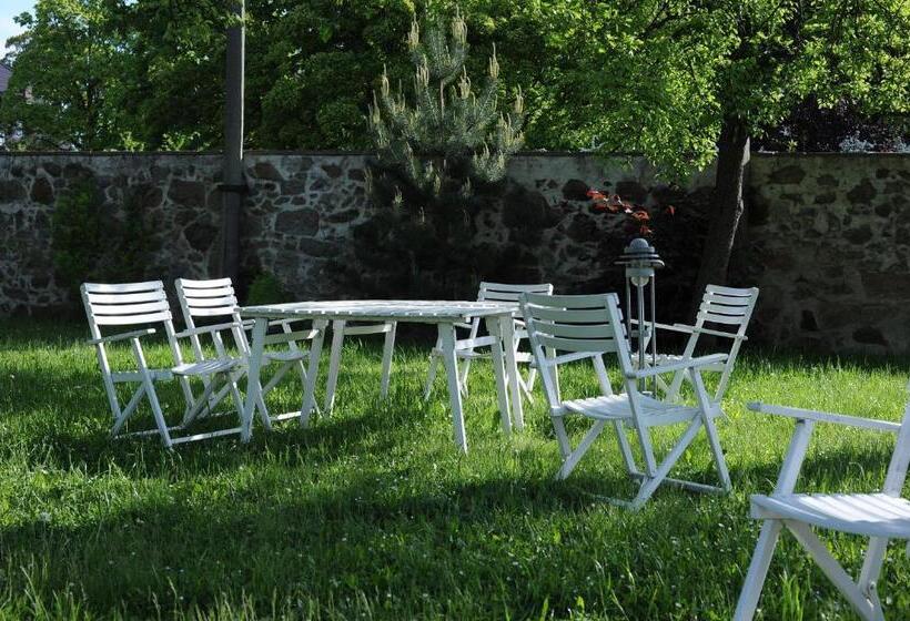 ペンション Komenský Gäste  Und Tagungshaus