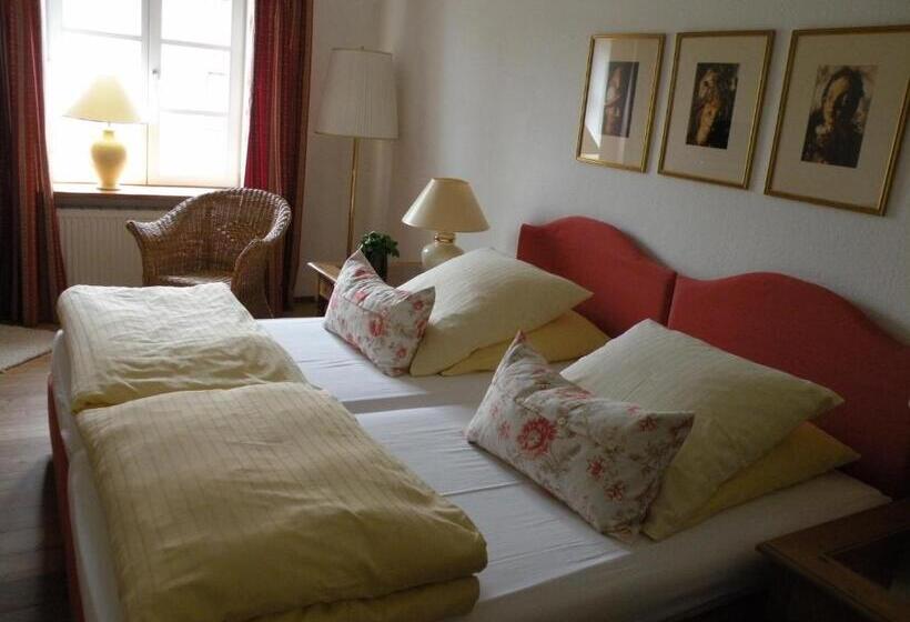 ユースホステル Alte Posthalterei Zorneding