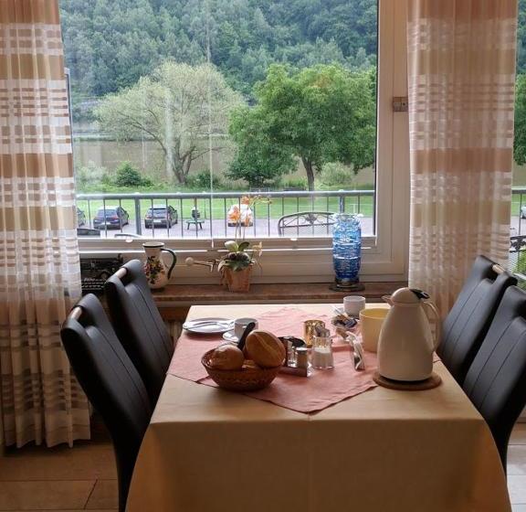 ペンション Wein  Und Gästehaus St. Aldegundishof