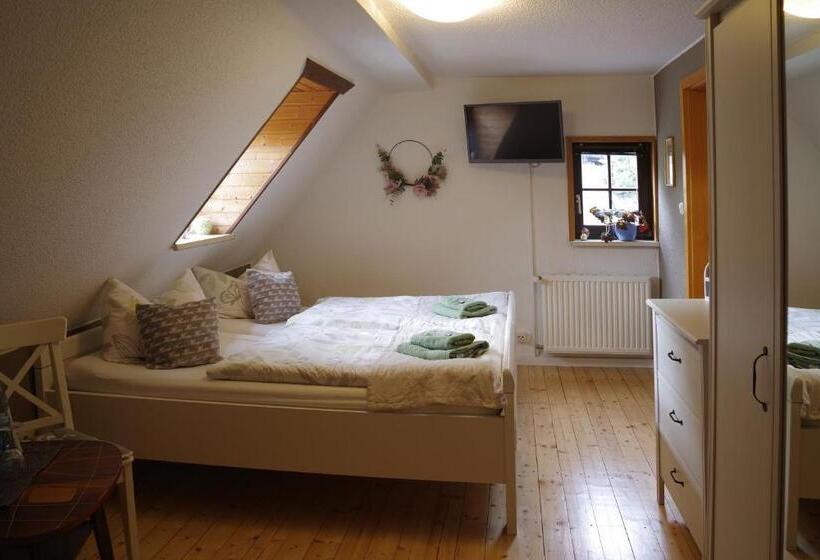 Wirtschaft & Pension Zum Huthaus