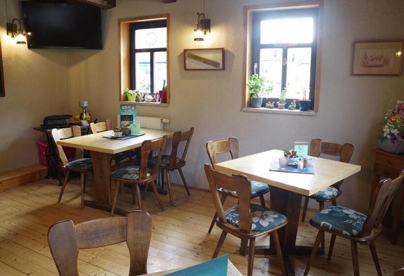 Wirtschaft & Pension Zum Huthaus