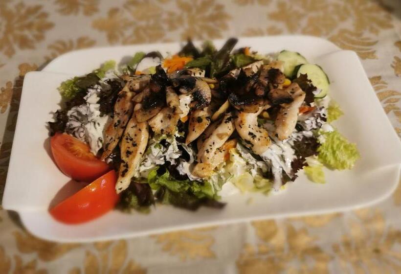 فندق صغير Pension Restaurant Luna