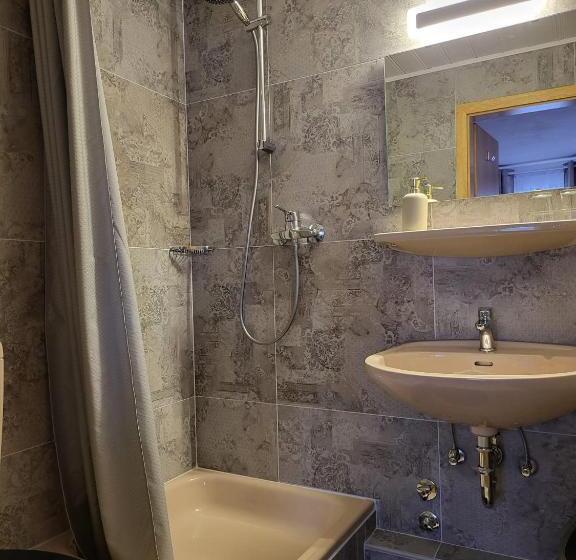 فندق صغير Pension Restaurant Luna