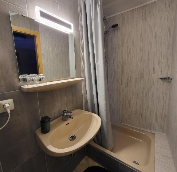 فندق صغير Pension Restaurant Luna