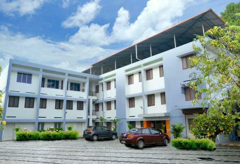 ホテル Indraprastham Tourist Home