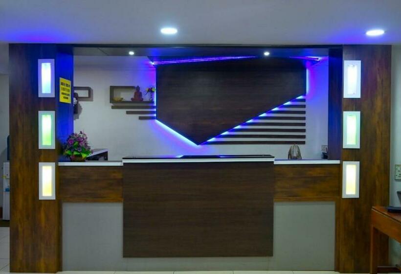 ホテル Indraprastham Tourist Home