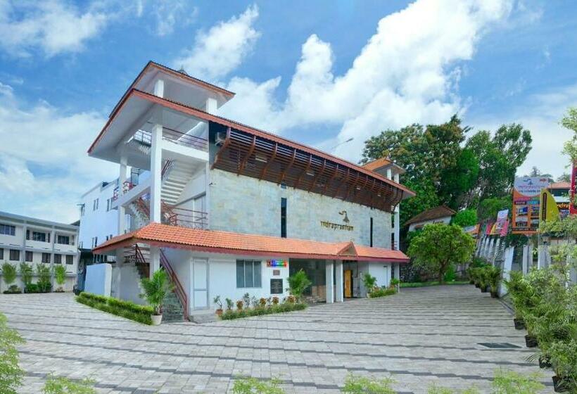 ホテル Indraprastham Tourist Home