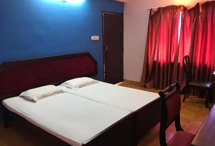 ホテル Indraprastham Tourist Home