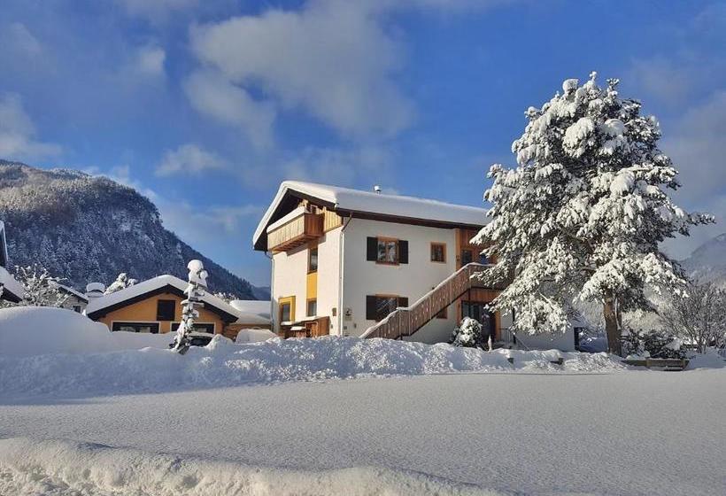 ペンション Casa Shania