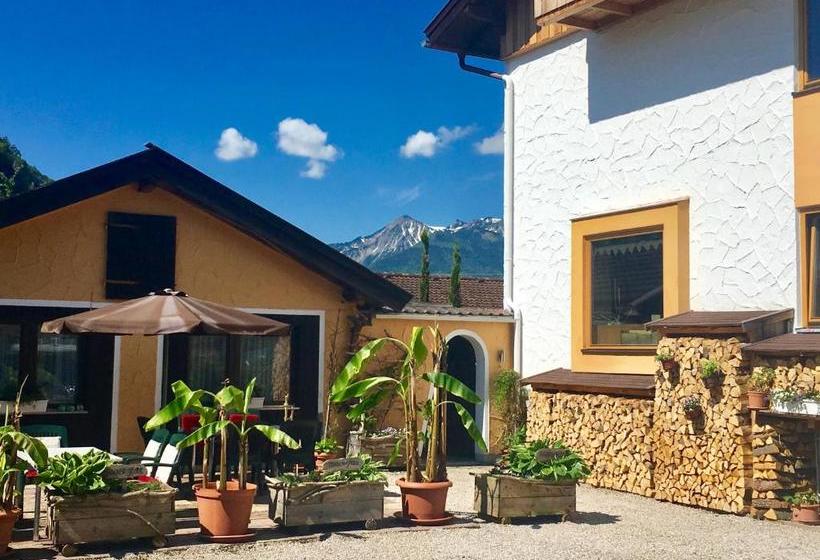 ペンション Casa Shania