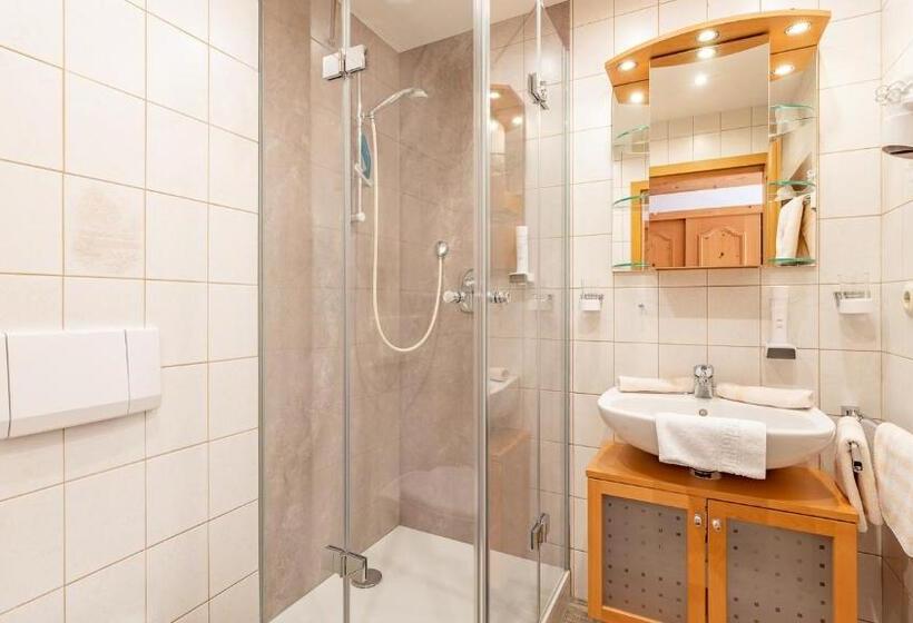 پانسیون Demelhof