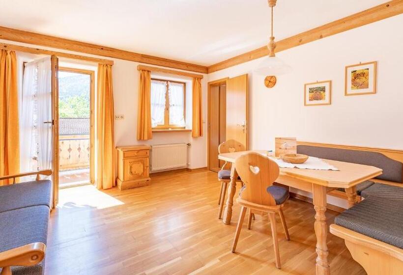 پانسیون Demelhof