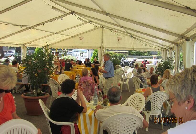 פנסיון Gästehaus Und Weingut Bernd Frieden