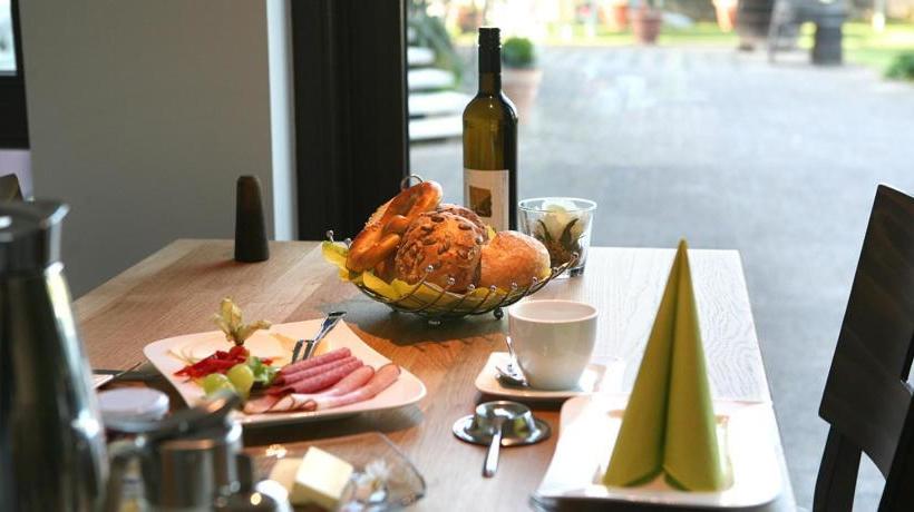 פנסיון Gästehaus Und Weingut Bernd Frieden