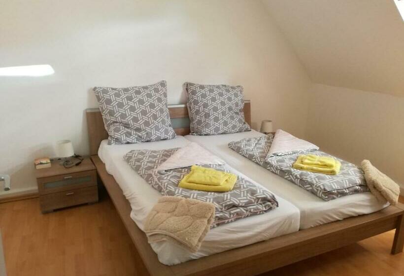 Пансион Gästezimmer / Weingut Peter