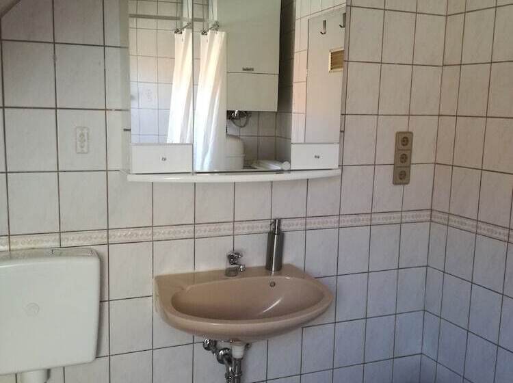 Пансион Gästezimmer / Weingut Peter