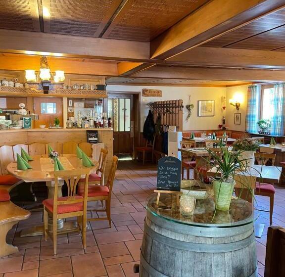 Пансион Landgasthaus Zur Linde, Neusatz