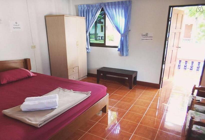 فندق صغير Thai Muang Resort
