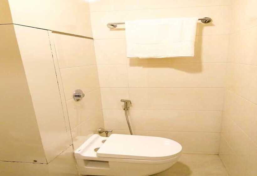 Carlton Hotel Mumbai   Behind Taj Mahal Palace Colaba Mumbai