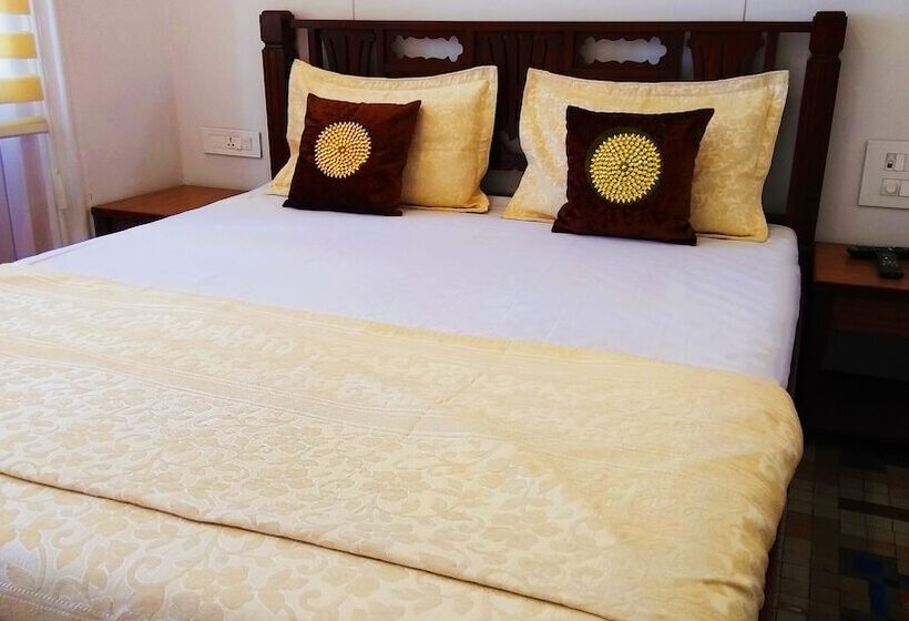 Carlton Hotel Mumbai   Behind Taj Mahal Palace Colaba Mumbai