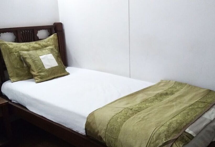 Carlton Hotel Mumbai   Behind Taj Mahal Palace Colaba Mumbai