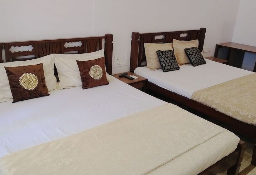 Carlton Hotel Mumbai   Behind Taj Mahal Palace Colaba Mumbai