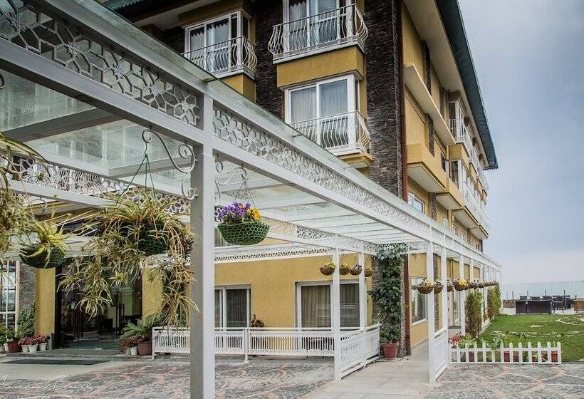 בית מלון כפרי The Fern Brentwood Resort, Mussoorie