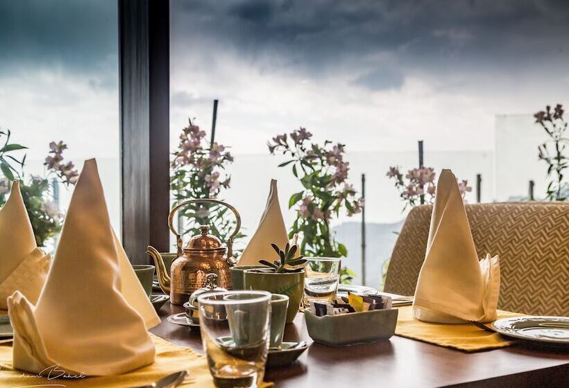 בית מלון כפרי The Fern Brentwood Resort, Mussoorie