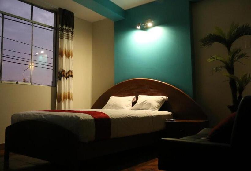 بنسيون Camino Real