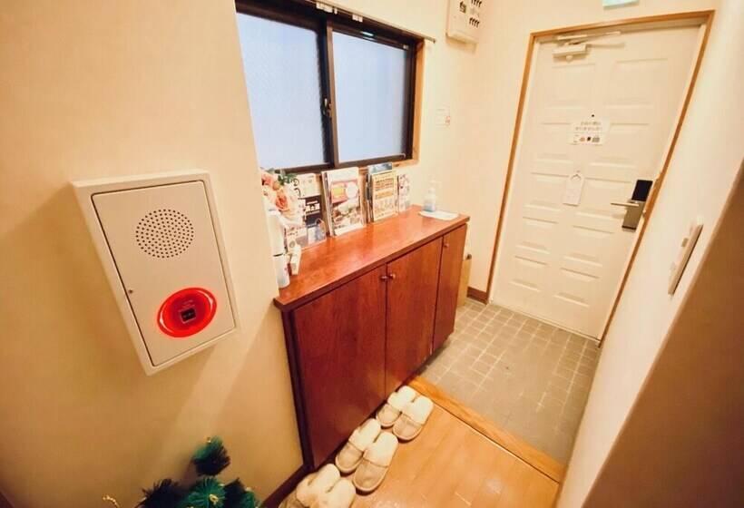 Пансион Guesthouse017徳島個室 飲食街中心 阿波踊り会館7分 文理&徳島大学 アスティとくしま車8分