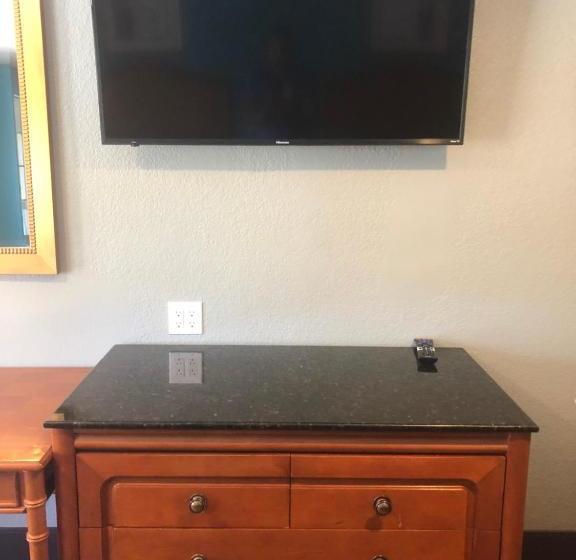 فندق على الطريق Travelers Inn