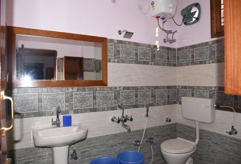 پانسیون Anjani Mansion