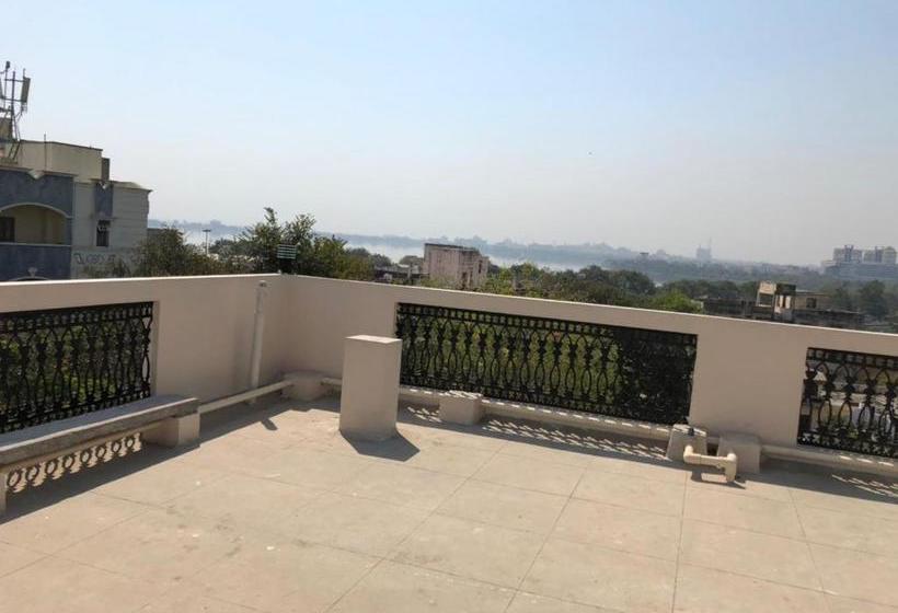 پانسیون Anjani Mansion