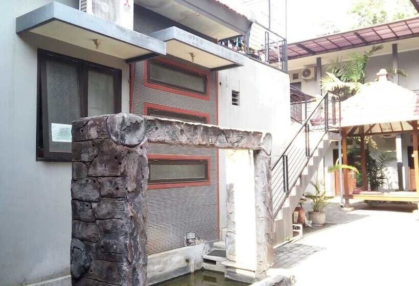 פנסיון Colorbox House