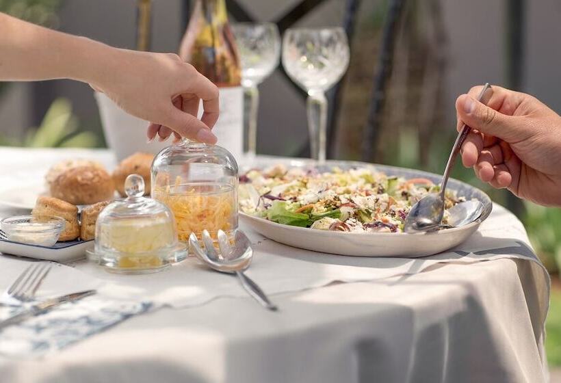 פנסיון Three Olives Guesthouse