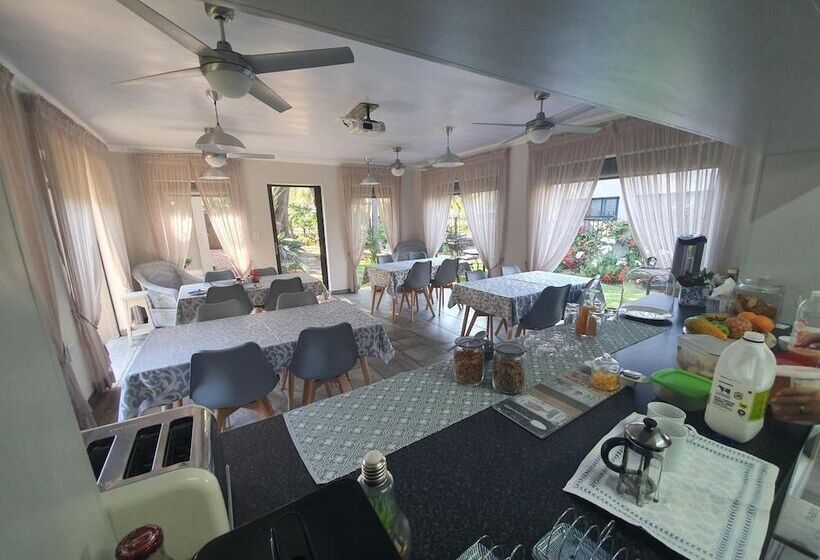 פנסיון Three Olives Guesthouse