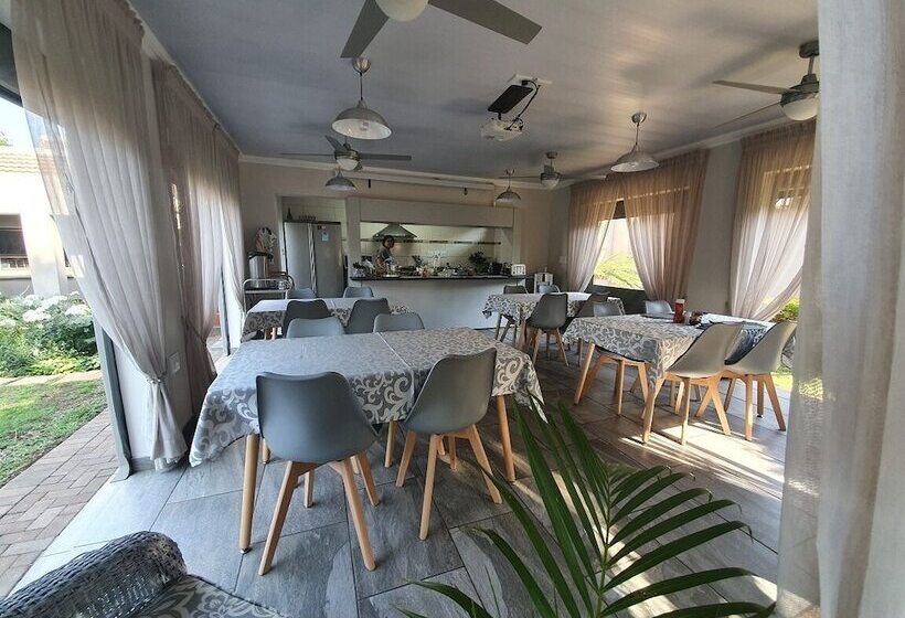 פנסיון Three Olives Guesthouse