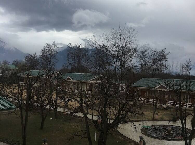 Resort The Orchard Retreat & Spa