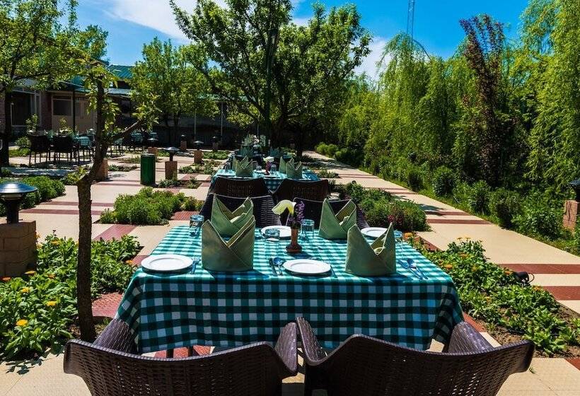 Resort The Orchard Retreat & Spa