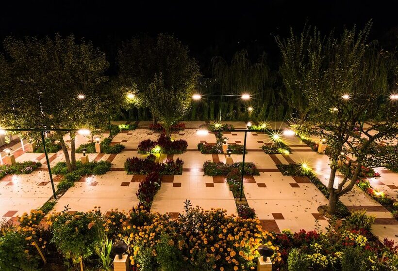 Resort The Orchard Retreat & Spa