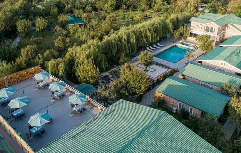 Resort The Orchard Retreat & Spa