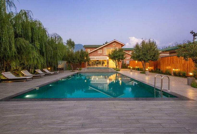 Resort The Orchard Retreat & Spa