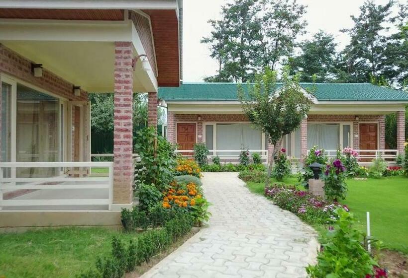 Resort The Orchard Retreat & Spa