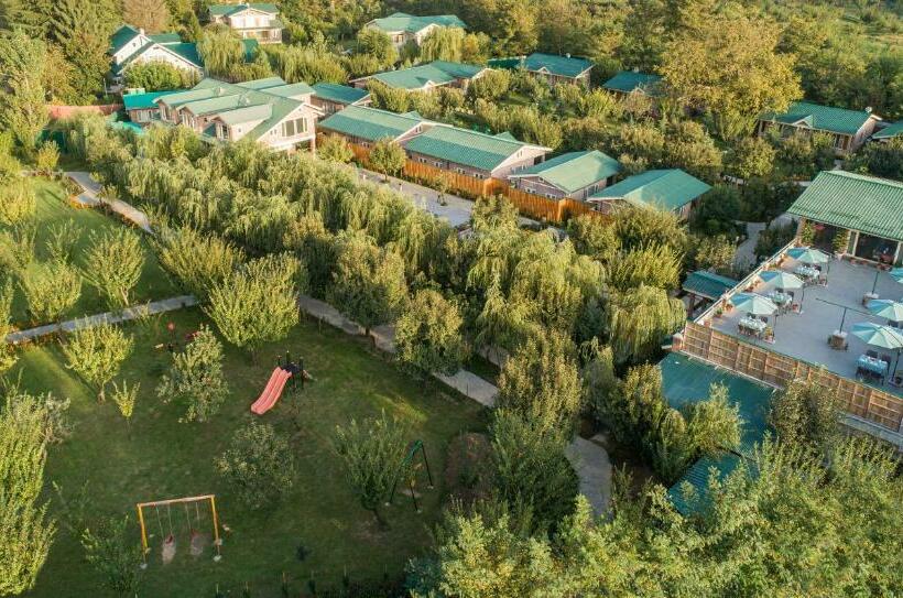 Resort The Orchard Retreat & Spa